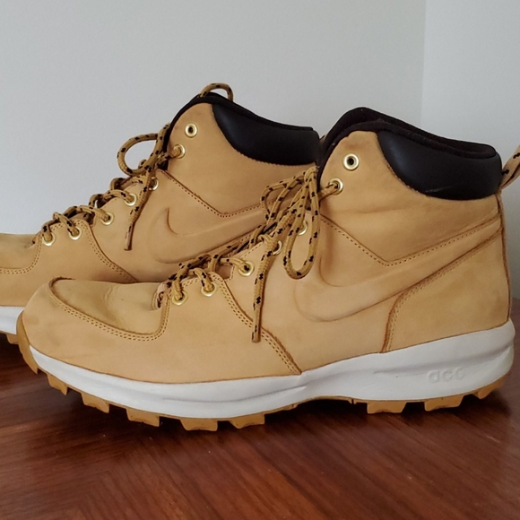 nike manoa tan